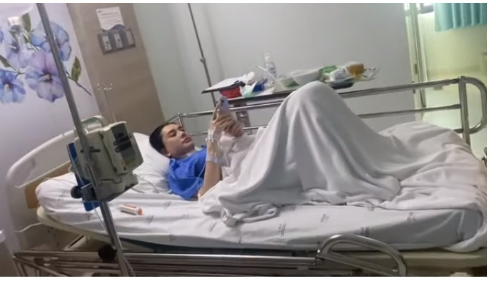 Giọng ca 7X liên tục cập nhật hình ảnh sau ca phẫu thuật đổi giọng lên trang cá nhân.