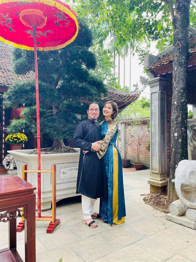 Sự nghiệp hơn 20 năm qua luôn suôn sẻ và thăng hoa, gia đình vợ con đuề huề, viên mãn, Vượng Râu đang tận hưởng cuộc sống hạnh phúc bên gia đình nhỏ.