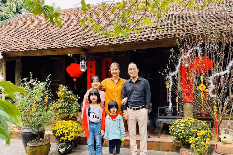 Năm 2005 anh thành lập công ty cổ Phần truyền thông Hồng Phúc NCV Studio với thương hiệu Nụ Cười Vàng Entertainment chuyên sản xuất các chương trình giải trí dành cho khán giả vào những dịp Tết cổ truyền.