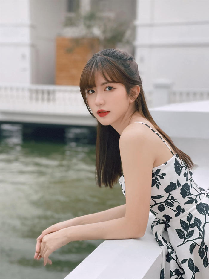 Nữ diễn viên từng đăng ký tham gia cuộc thi Đường tới cầu vồng, tìm kiếm diễn viên truyền hình với mong muốn theo đuổi môn nghệ thuật thứ 7. Tuy nhiên, Ngọc Huyền không tiến sâu trong cuộc thi này.