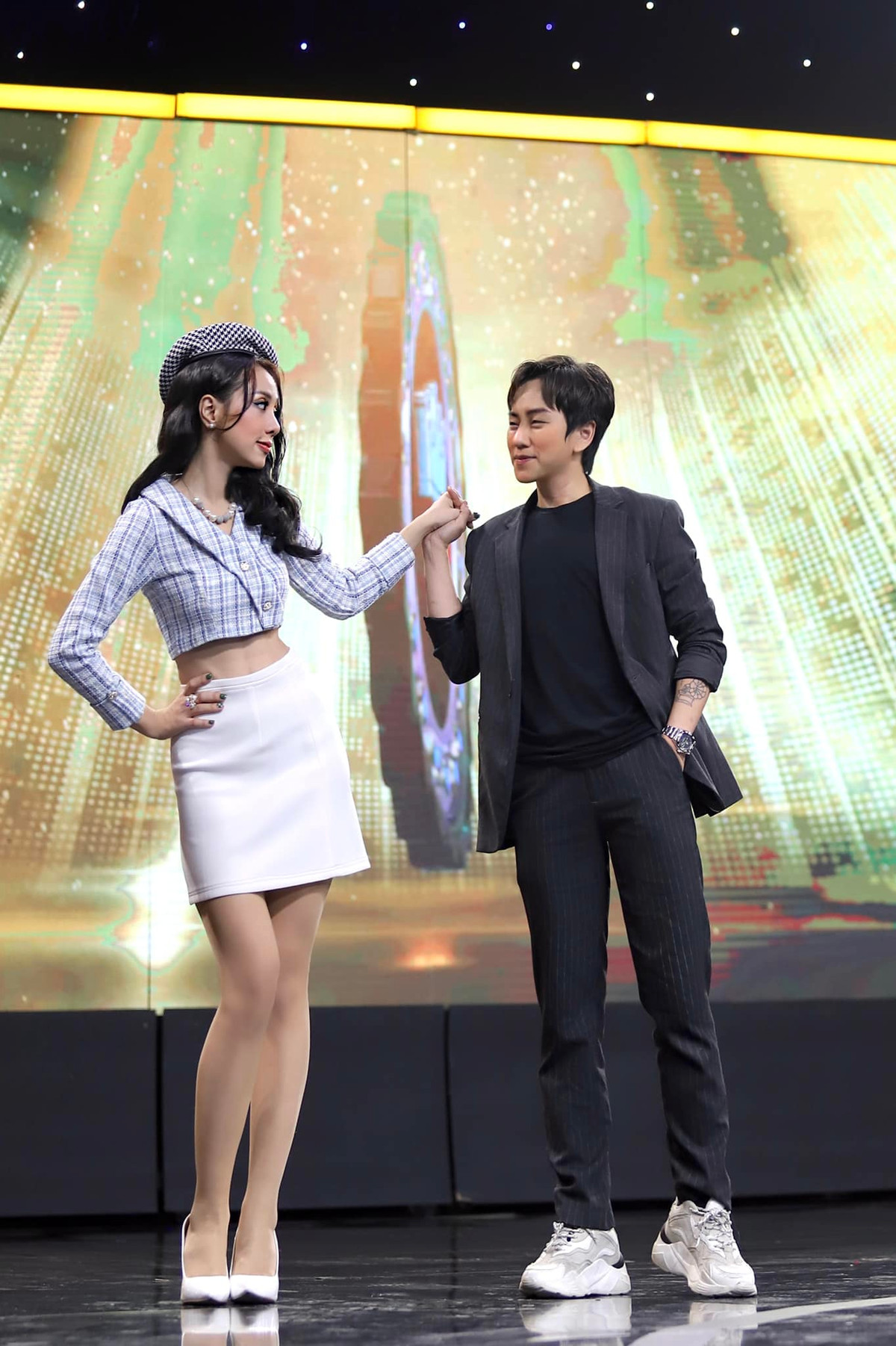 Vượt qua nhiều sóng gió quanh mối tình đồng giới, hy vọng cả hai chứng minh tình yêu bền chặt bằng một đám cưới không xa.