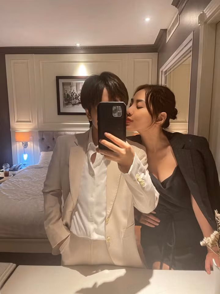 Miko Lan Trinh và bạn trai kém 5 tuổi - đạo diễn Kenji được công chúng dành sự quan tâm bởi mối tình đồng giới.