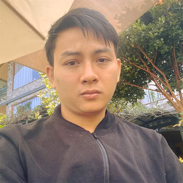 Thần thái của Hoài Lâm trông rất mệt mỏi. (Ảnh: FBNV)