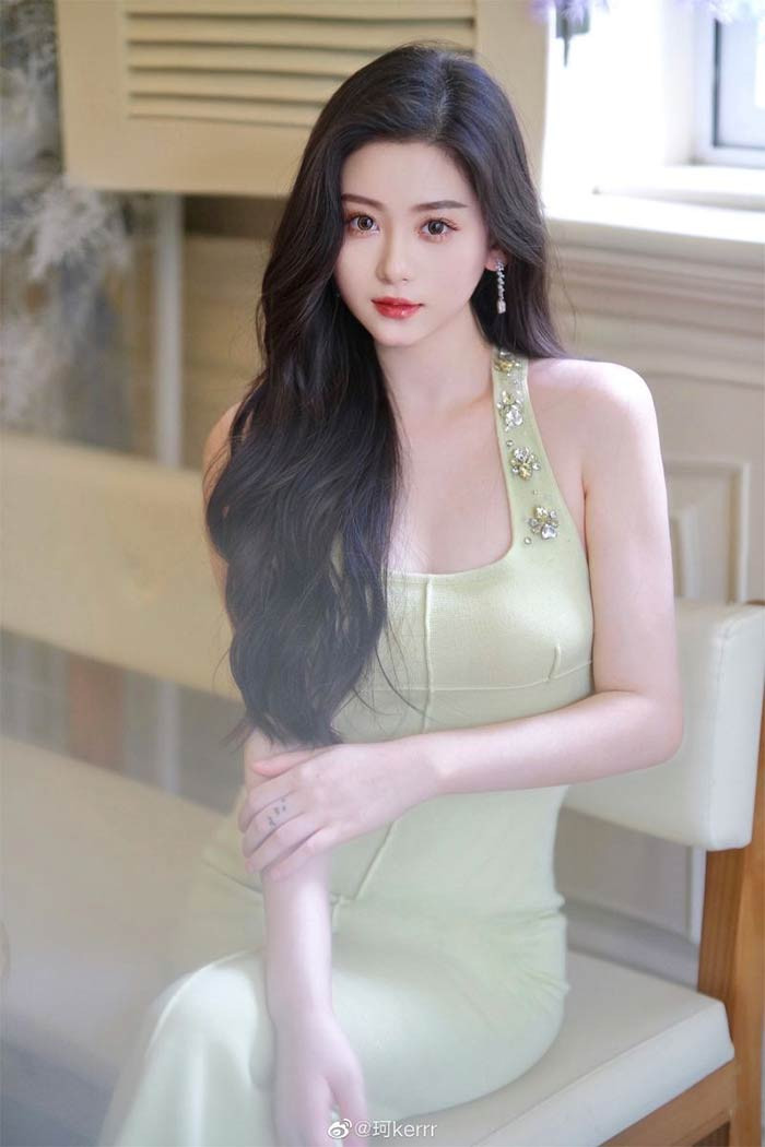 Vẻ đẹp hoàn hảo của Diệp Kha từ body tới khuôn mặt. (Ảnh: Sina)