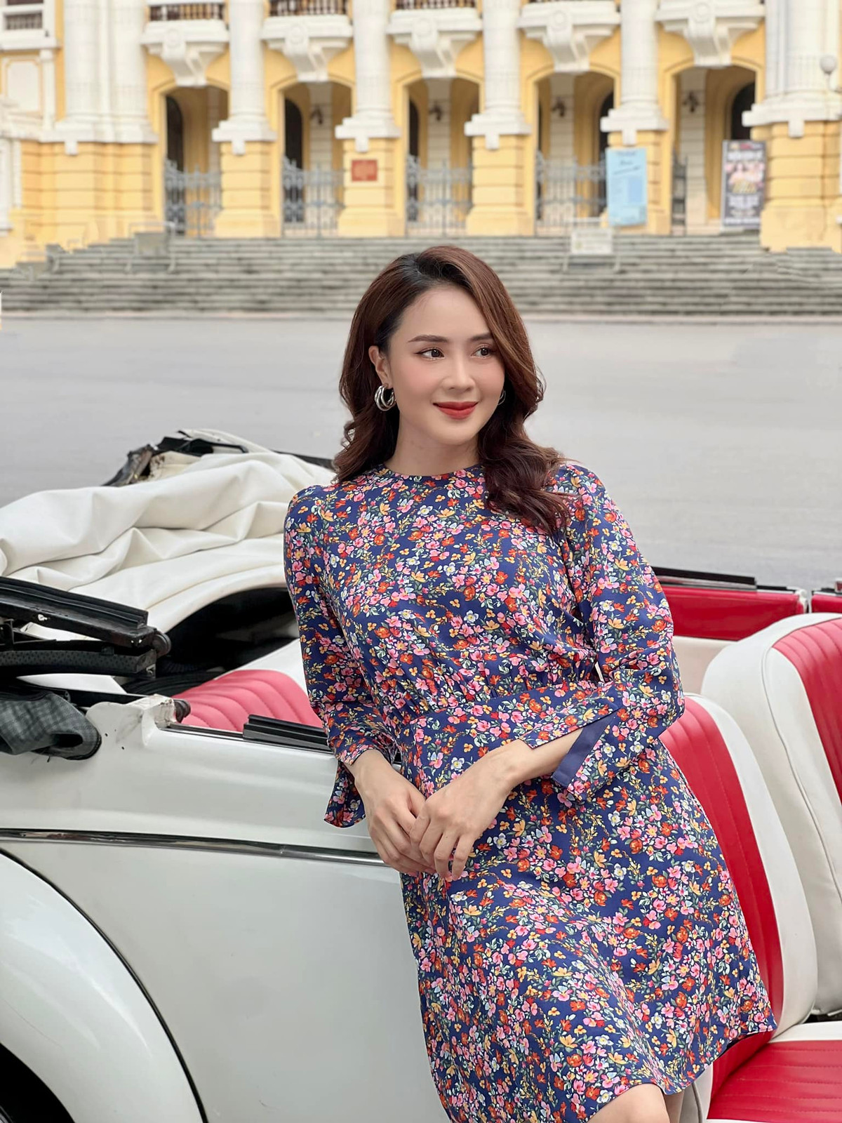 Sinh năm 1983 và là mẹ của hai con đã lớn, thế nhưng Hồng Diễm vẫn giữ được vẻ đẹp trẻ trung như gái đôi mươi, gương mặt khả ái cùng vóc dáng gợi cảm.