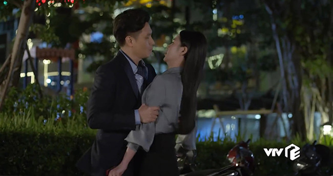 Lương Thu Trang cũng từng đóng cặp rất ăn ý với Việt Anh trong "Hướng dương ngược nắng".