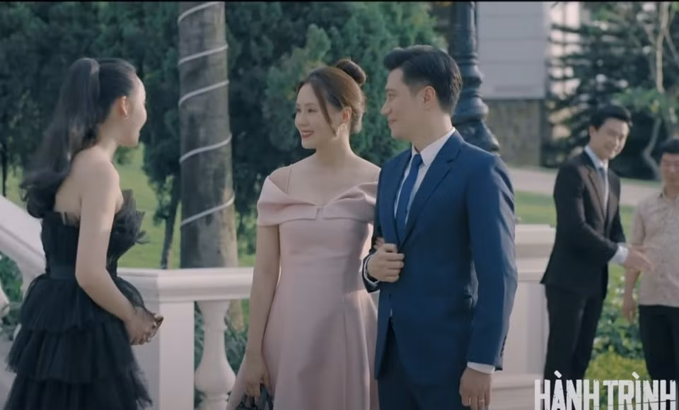 Do sac dan my nhan dong cap voi dien vien Viet Anh