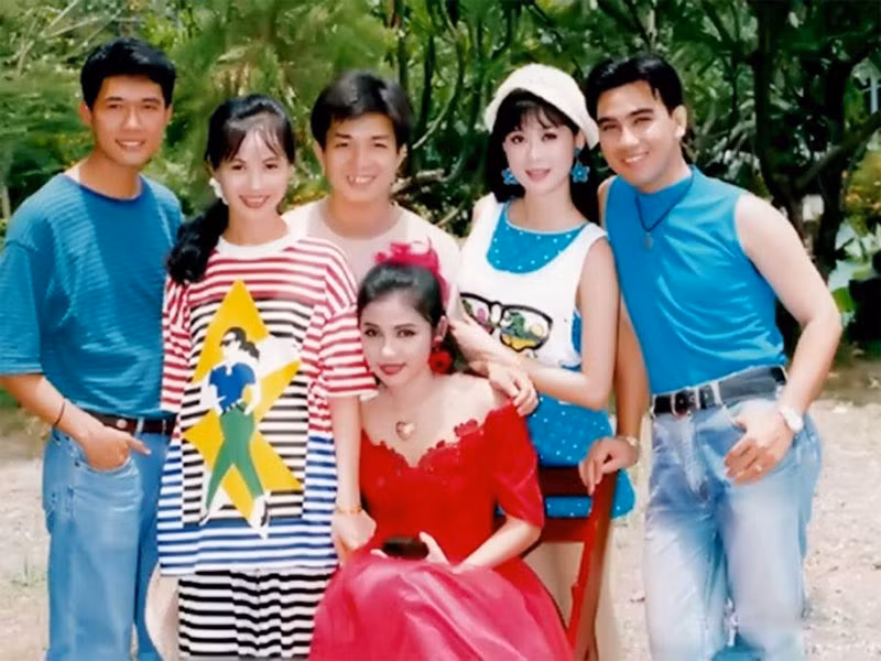 Nữ diễn viên luôn nổi bật trong các bức ảnh chụp cùng bạn bè.