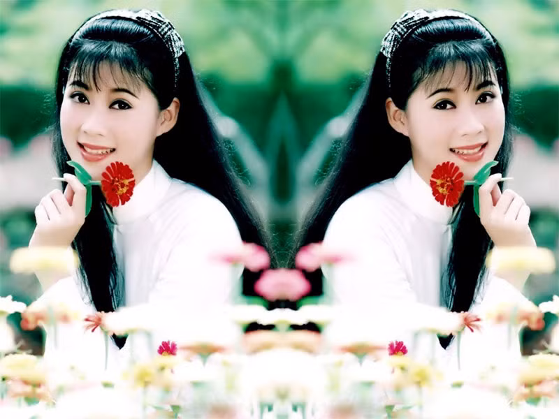 Cũng nhờ sắc đẹp và độ nổi tiếng mà thời điểm đó, Diễm Hương còn là gương mặt quen thuộc ở những tấm lịch, tranh treo tường của nhiều gia đình.