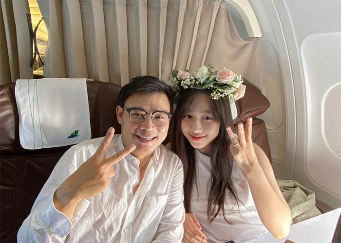 Tháng 6/2021, MC Hà My được bạn trai Hùng Đinh cầu hôn lãng mạn trên máy bay.