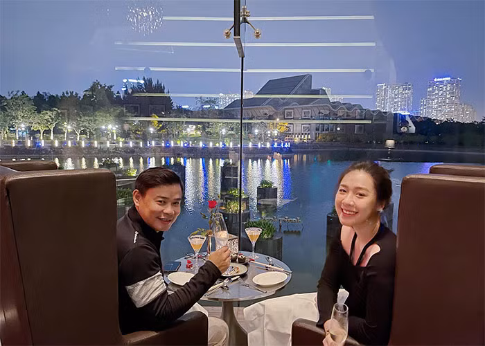 Tuy vậy, cuộc sống của người đẹp top 15 Hoa hậu Việt Nam 2018 bên cạnh bạn trai triệu phú đô la khiến nhiều người phải ghen tị.