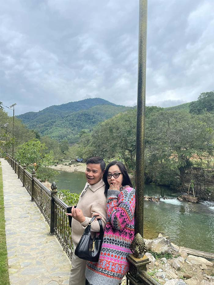 Dù khá chênh lệch tuổi tác khi kém bạn trai tới 16 tuổi nhưng sở thích, tính cách của hai người rất hòa hợp.