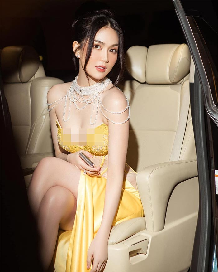 Cũng vẫn váy áo đi dự sự kiện như bao người đẹp khác nhưng ở Ngọc Trinh luôn toát ra sự quyến rũ mê hoặc.