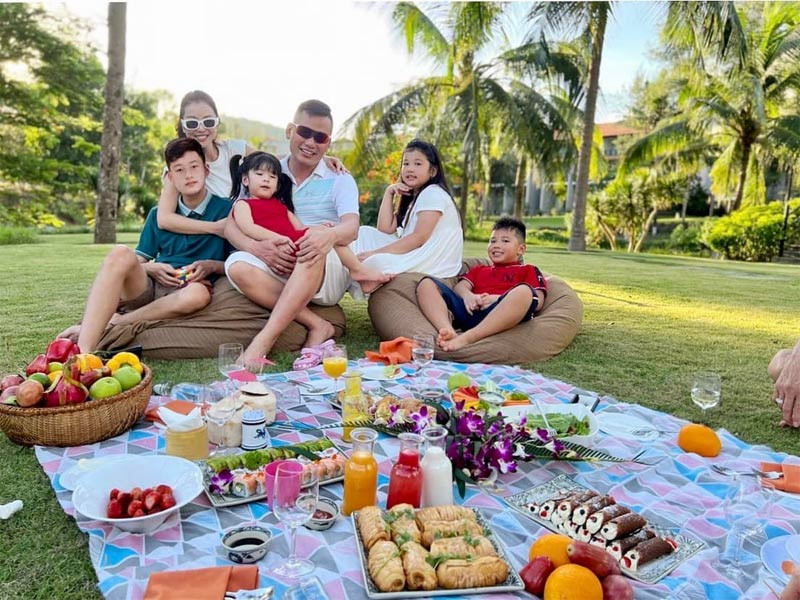 Bà mẹ 4 con tiết lộ cuộc sống gia đình hạnh phúc là một trong những yếu tố giúp cô duy trì vẻ trường xuân.