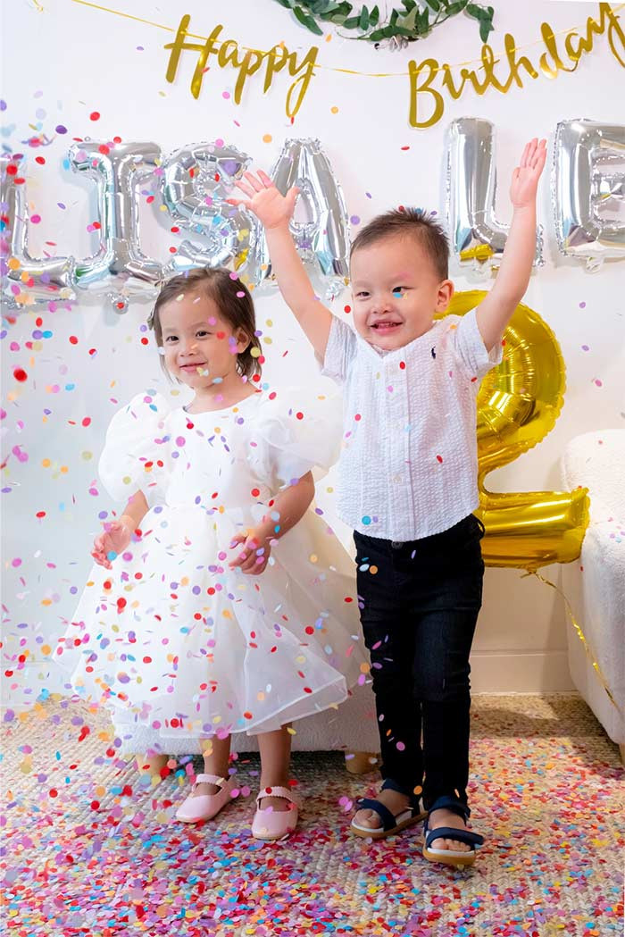 Hai bé sinh đôi Lisa - Leon đã lên 2 và ngày càng đáng yêu trong mắt người hâm mộ.