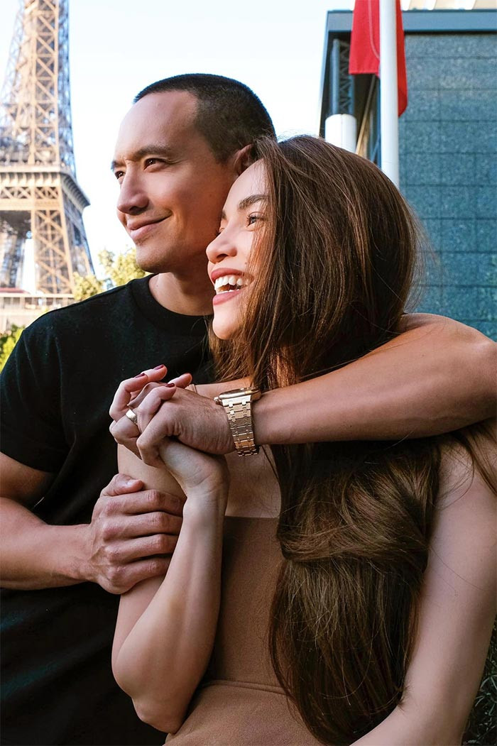 Tình cảm của cặp đôi cũng ngày càng khăng khít qua năm tháng.