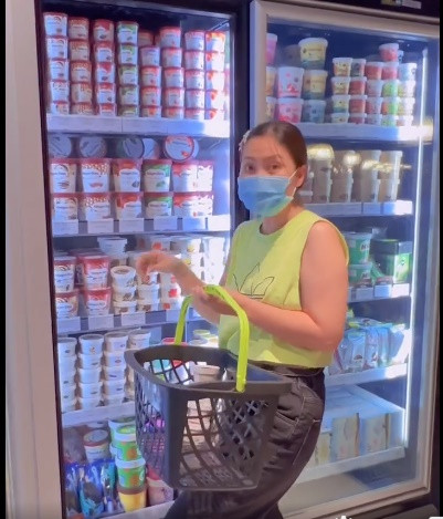 Trên trang cá nhân của mình, có thể thấy mỹ nhân họ Nguyễn khá tự tin với vóc dáng "vai u thịt bắp" của mình.