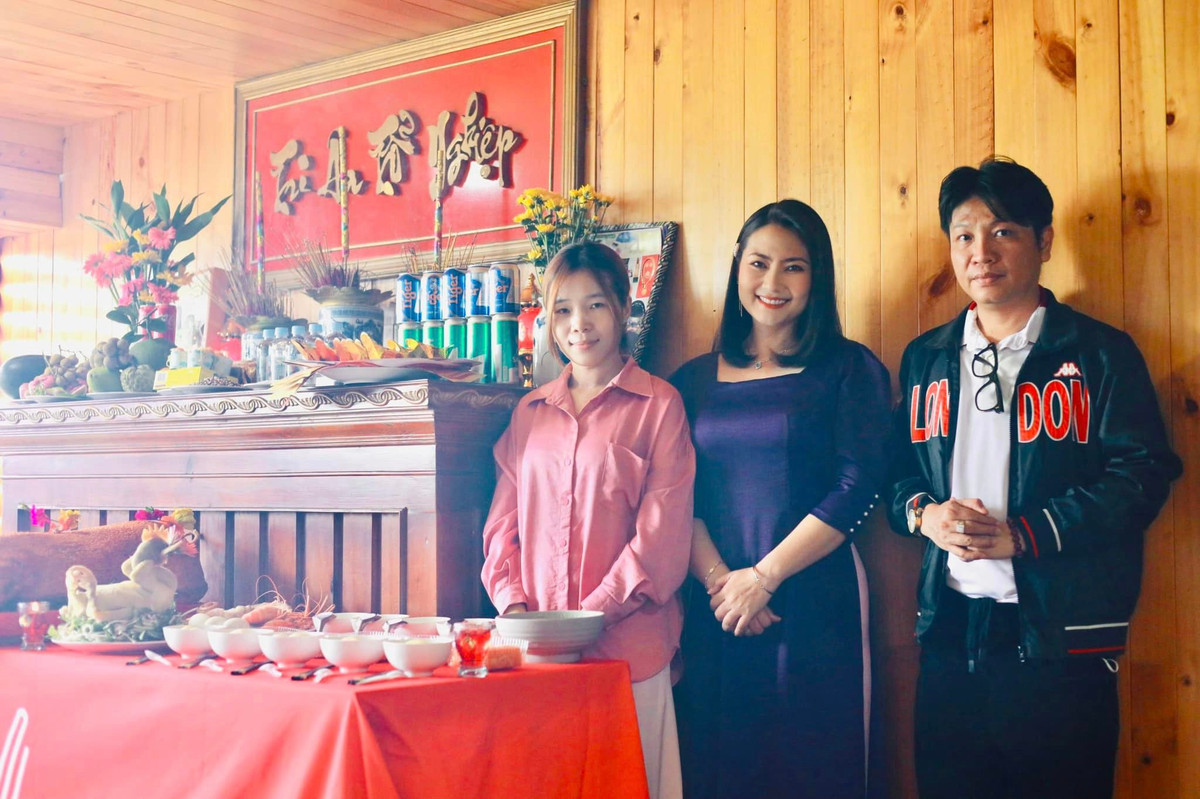 Dưới dòng chia sẻ của nữ diễn viên "Mặt nạ gương", diễn viên hài Thu Trang bình luận: "Dạo này hay xuống hàng ở đâu em?", Ngọc Lan đáp vui: "Dạ, chợ đầu mối. Mà chỉ tay 5 ngón không mà nó vậy đó. Em xuống trực tiếp cái không biết sao".