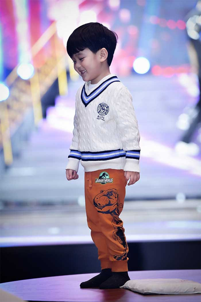 Polo Huỳnh tên thật là Huỳnh Đàm Vĩnh Quân. Cậu bé sở hữu ngoại hình giống hệt ba Đàm Vĩnh Hưng từ khuôn mặt, ánh mắt, nụ cười.