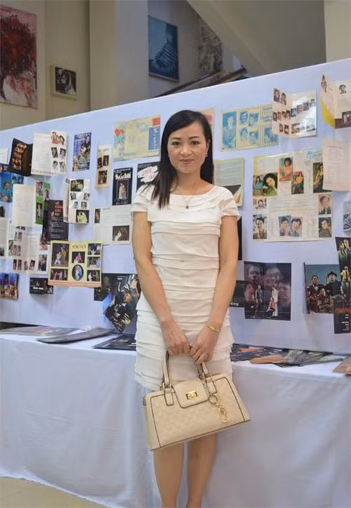 Linh Huệ đang sống hạnh phúc bên ông xã làm kinh doanh và hai con. Con gái cô năm nay đã 25 tuổi còn con trai đã 19.