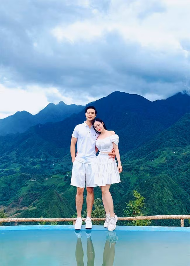 Cả hai thường xuyên khoe những khoảnh khắc tình tứ trên trang cá nhân.