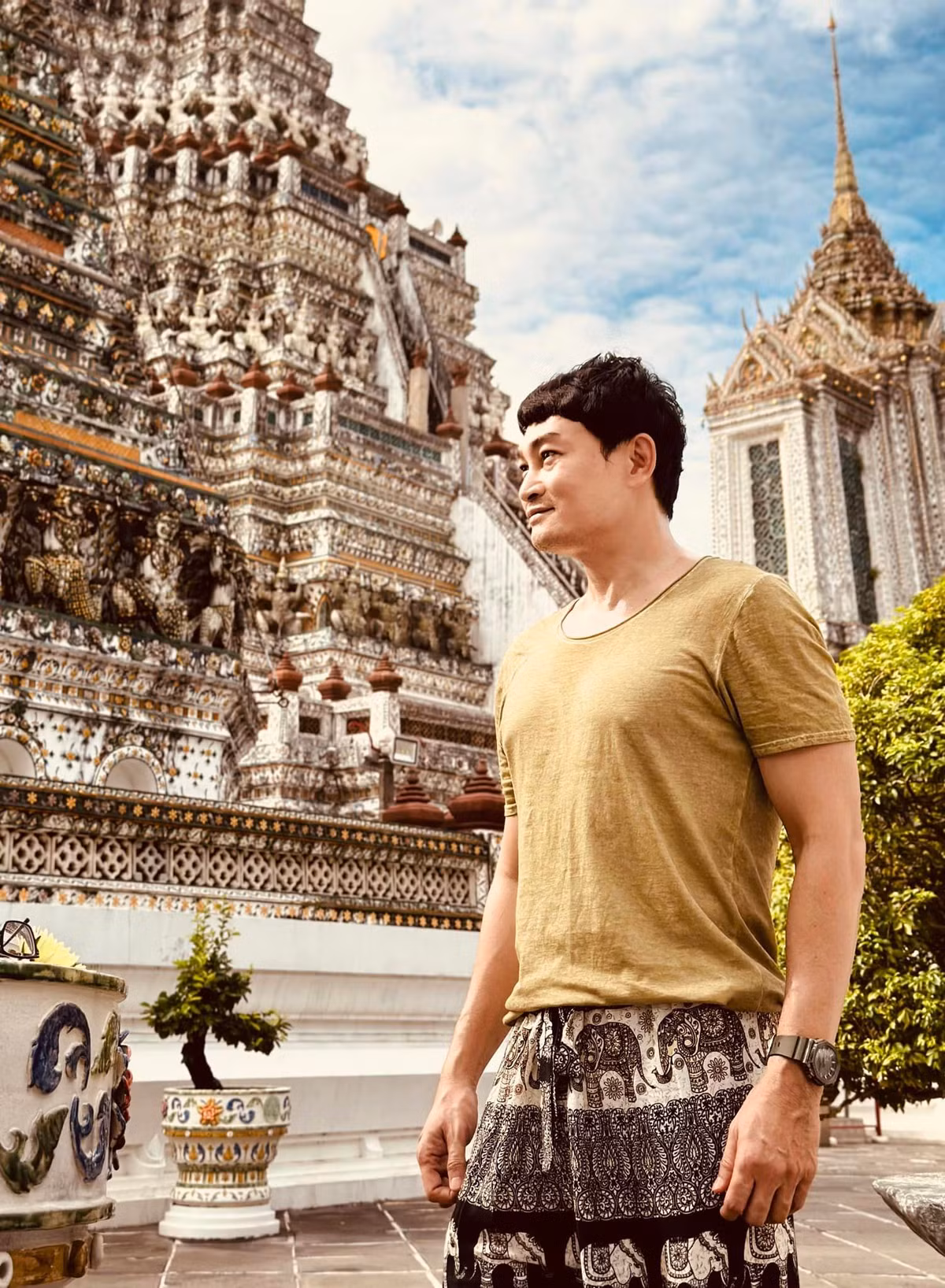 Quốc Thái chia sẻ hình ảnh đi chùa cầu duyên ở Thái Lan giữa tháng 11 vừa qua.