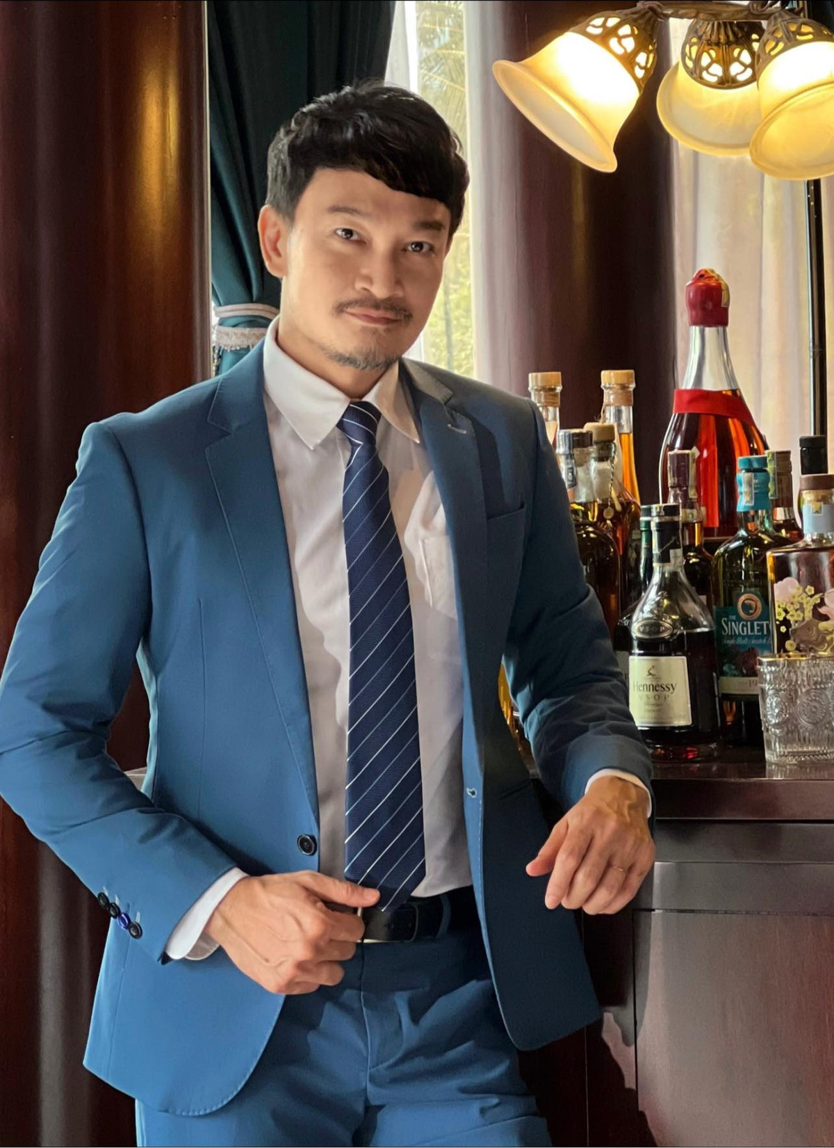 Từng công khai kết hôn với bà xã Việt kiều, thế nhưng thời gian vừa qua, khán giả thấy anh không có động thái nhắc tới bà xã.