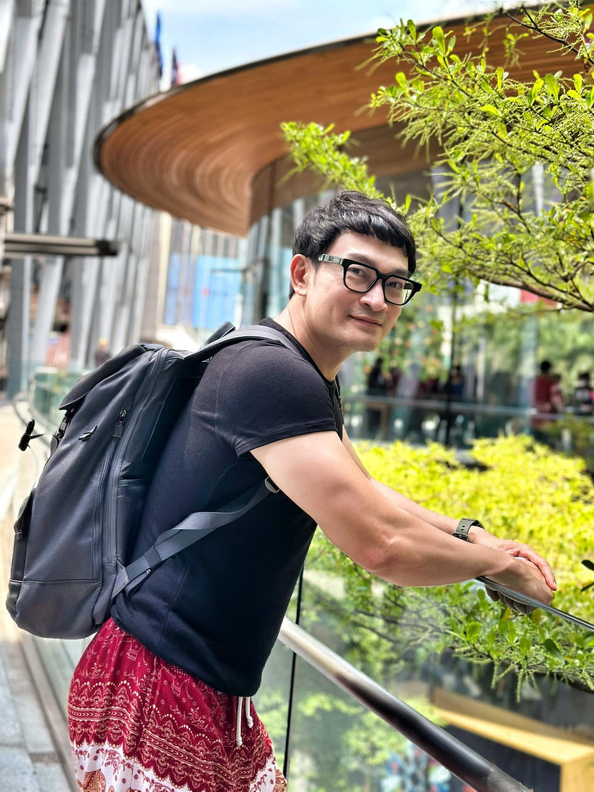 Chăm đăng tải hình ảnh cá nhân, tuy vậy anh lại khá kín tiếng trong chuyện đời tư.