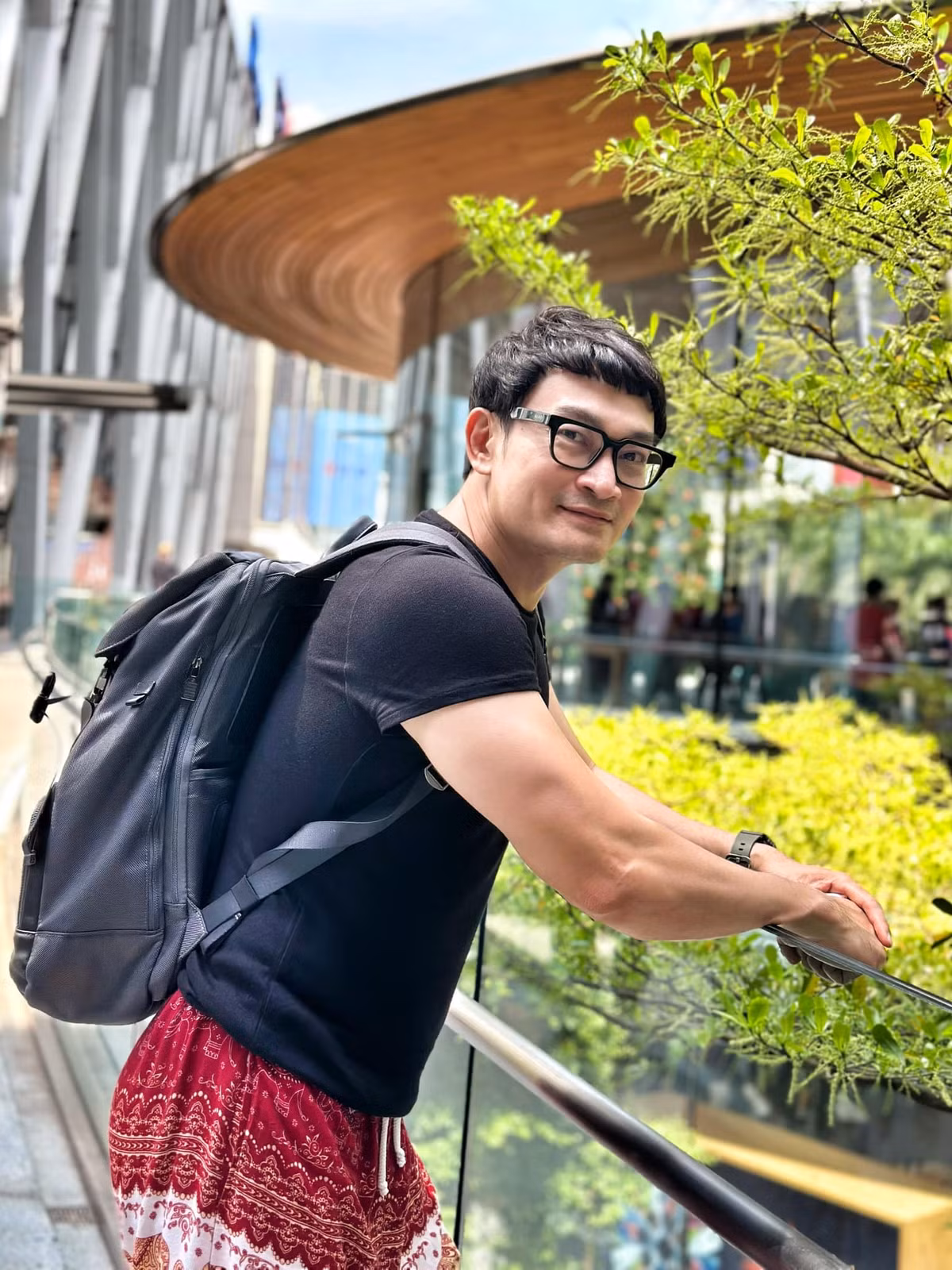 Chăm đăng tải hình ảnh cá nhân, tuy vậy anh lại khá kín tiếng trong chuyện đời tư.