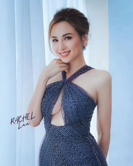 Mới đây cô còn thử sức mình trong lĩnh vực mới, phun xăm mắt, môi, mày, làm đẹp cho các chị em và chính cô là người thực hiện.