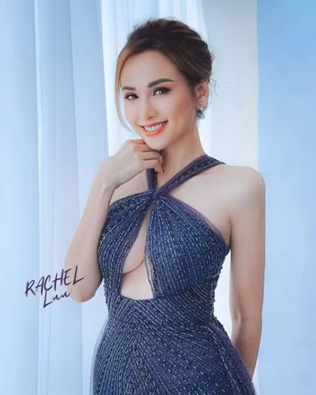 Mới đây cô còn thử sức mình trong lĩnh vực mới, phun xăm mắt, môi, mày, làm đẹp cho các chị em và chính cô là người thực hiện.