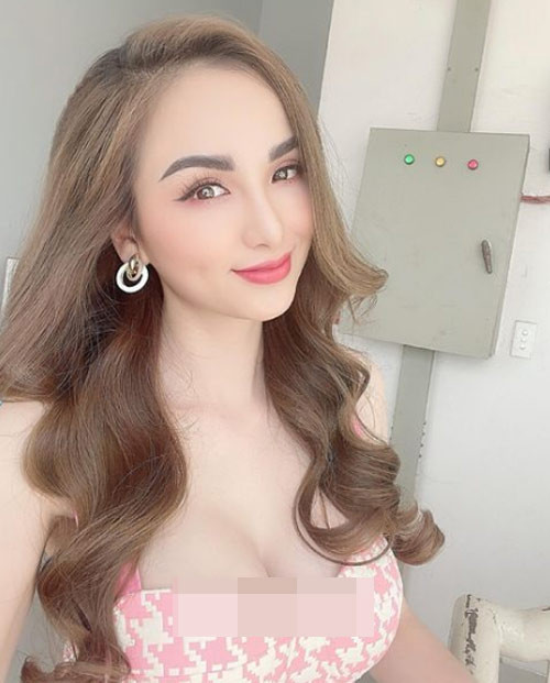 Ngoài các hoạt động showbiz, Diễm Hương còn kinh doanh online quần áo.