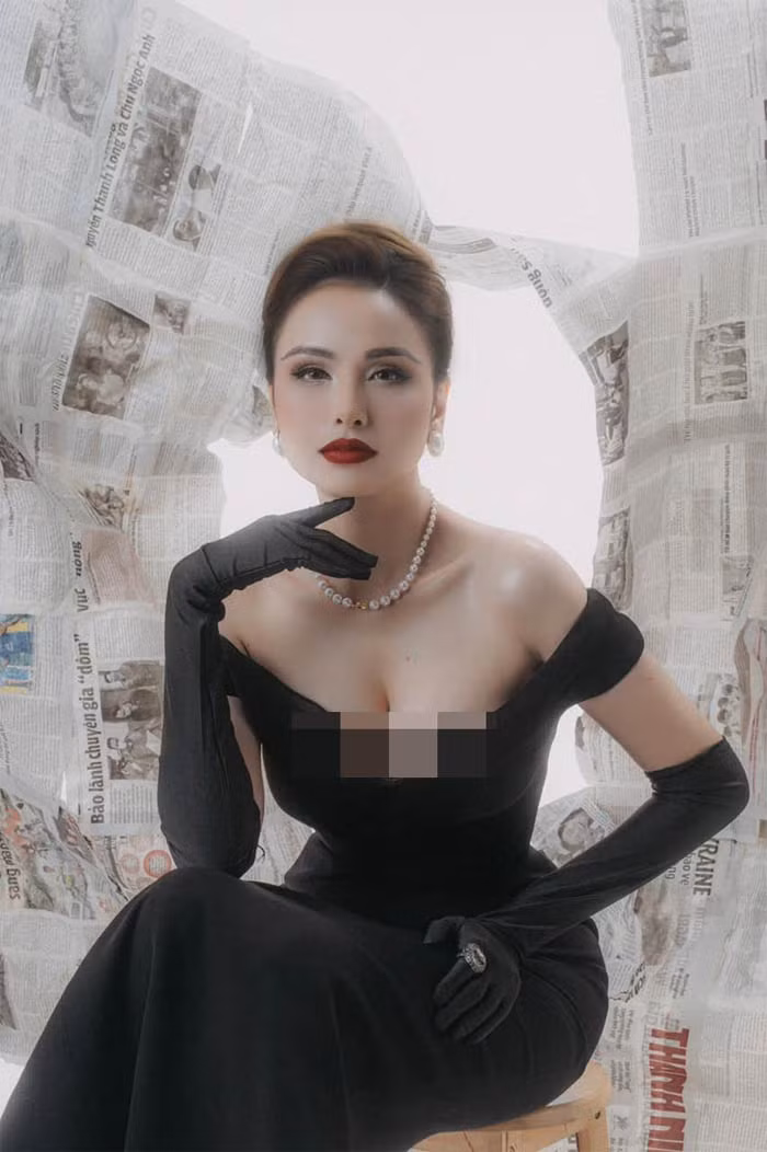  Diễm Hương được cho là một trong những người đẹp "siêu vòng 1" của Vbiz.