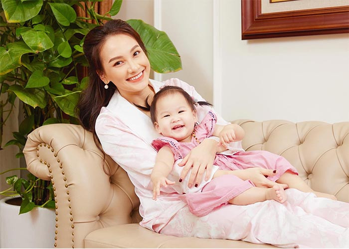 Tháng 5/2021, nữ diễn viên "Về nhà đi con" sinh con gái và cô dành toàn bộ thời gian để chăm sóc gia đình nhỏ.