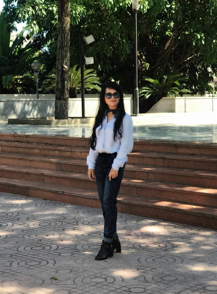 Vóc dáng cùng nhan sắc trẻ trung bất chấp thời gian của mẹ Minh Hà khiến fan tới tấp vào xin bí quyết.