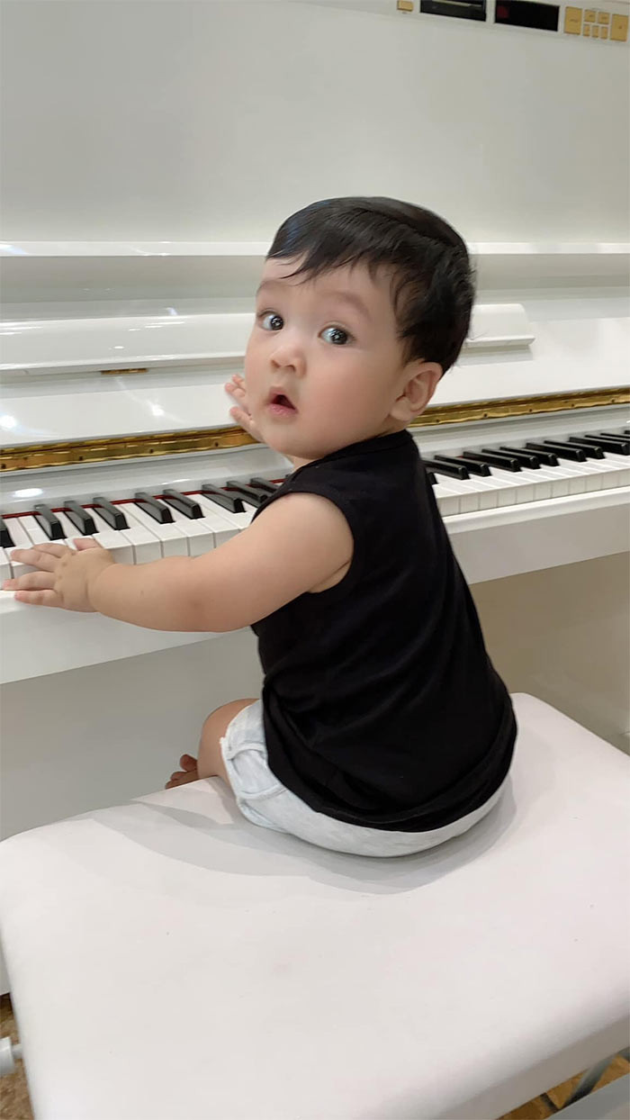 Giọng ca "Xin lỗi tình yêu" tâm sự từ ngày có con trai, anh bớt "ngông", tính tình điềm tĩnh hơn.