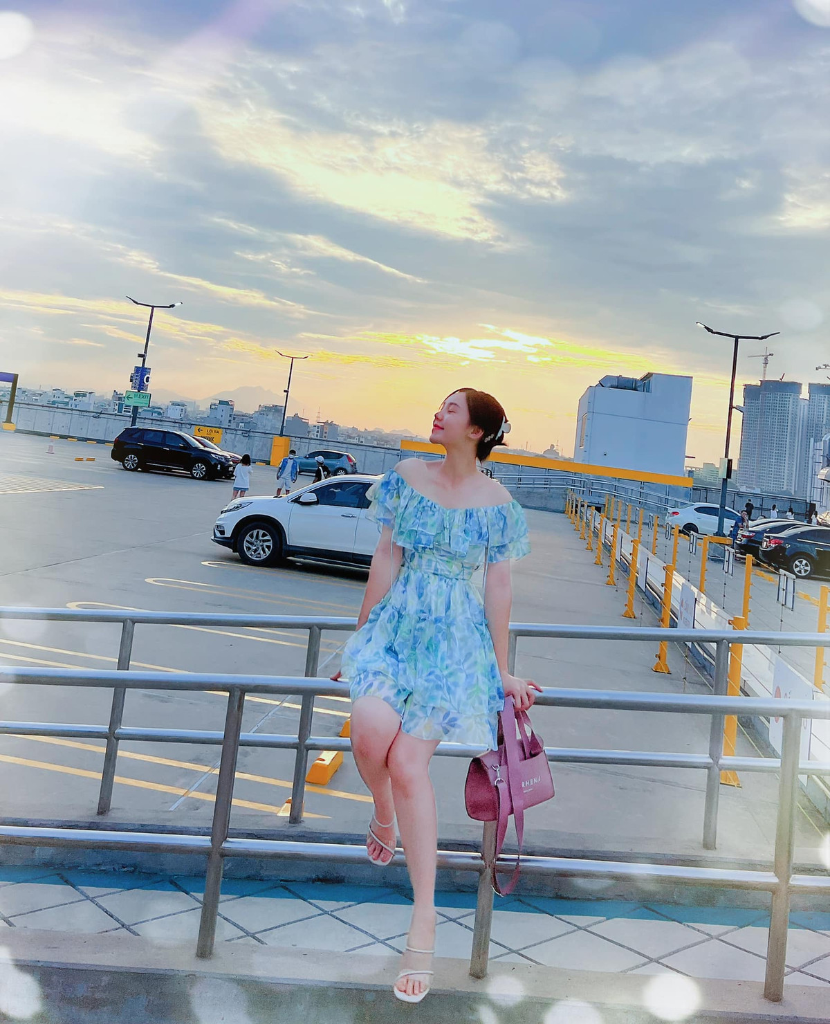 Nhan sắc đời thường quyến rũ của nữ chính trong "Ga-ra hạnh phúc".