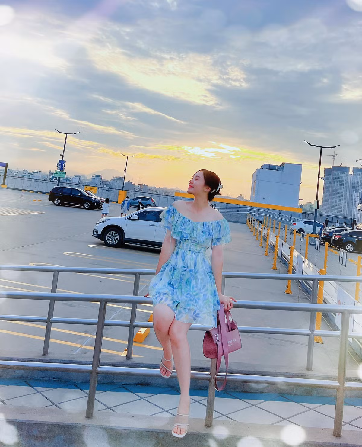 Nhan sắc đời thường quyến rũ của nữ chính trong "Ga-ra hạnh phúc".