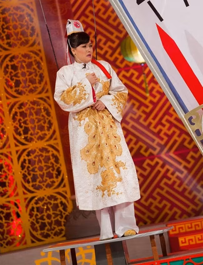 Nữ diễn viên sinh năm 1975 từng chia sẻ, dù được thể hiện nhiều vai táo quân nhưng Táo Y tế là nhân vật chị yêu thích nhất. (Ảnh: VTC)