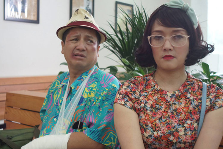 Trong phim "Ghét thì yêu thôi" và "Yêu thì ghét thôi", Vân Dung vào vai bà Diễm, một người mẹ đơn thân hơn 50 tuổi, sống với con gái và có mối tình xì tin với ông Quang "quác" do nghệ sĩ Chí Trung thủ vai. (Ảnh: VTV.vn)