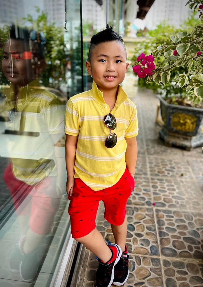 Ở tuổi 45, Mỹ Lệ mới sinh con thứ ba, cậu bé rất kháu khỉnh. Jonathan là niềm vui của vợ chồng cô khi hai con gái đi học xa.