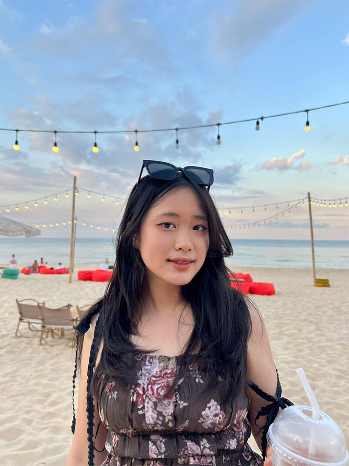 Con gái lớn của Mỹ Lệ, Mỹ Anh (tên ở nhà là Misa), đã 17 tuổi, có vẻ ngoài dịu dàng, nữ tính.