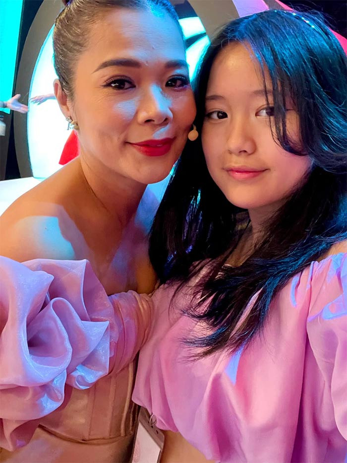 Theo chia sẻ của Mỹ Lệ, con gái lớn của cô khá trầm tính, ít nói giống bố.