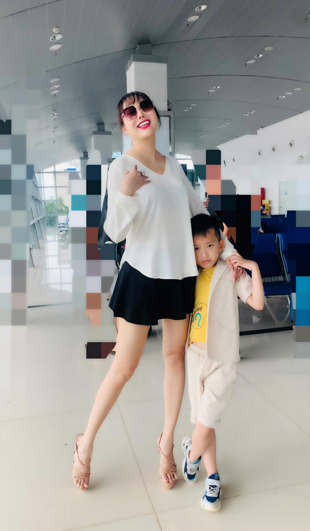 Thời điểm hiện tại, mỹ nhân 40 tuổi lựa chọn cuộc sống làm mẹ đơn thân hạnh phúc, tránh xa những thị phi sau hai lần đổ vỡ hôn nhân.