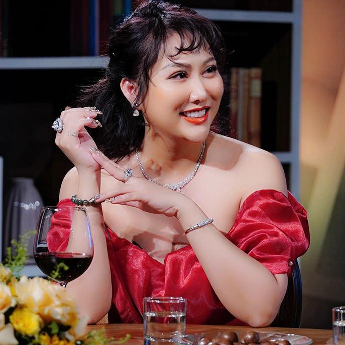 Dù đã nhuộm lại làn da trắng nhưng Phi Thanh Vân của hiện tại tăng cân lên trông thấy.