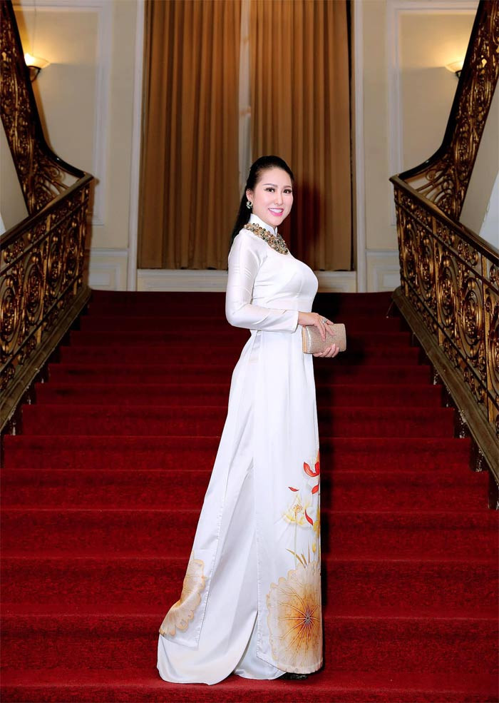 Phi Thanh Vân tham gia các khóa học giám đốc điều hành, marketing, nghệ thuật thương lượng... và hiện cô chuyển hướng kinh doanh trở thành chuyên gia tâm lý với hơn chục chứng chỉ đào tạo chuyên ngành.