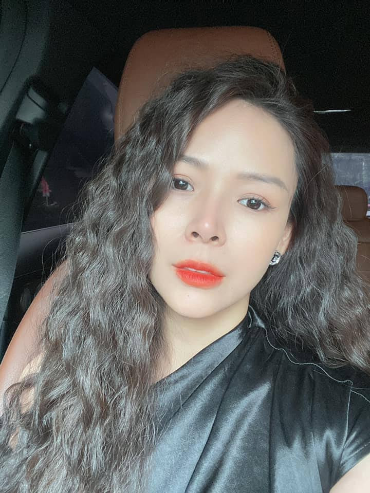 Nữ diễn viên "Gara hạnh phúc" tâm sự, cô hạnh phúc với cuộc hôn nhân hiện tại vì chồng rất hiểu, quan tâm và nhường nhịn mình.