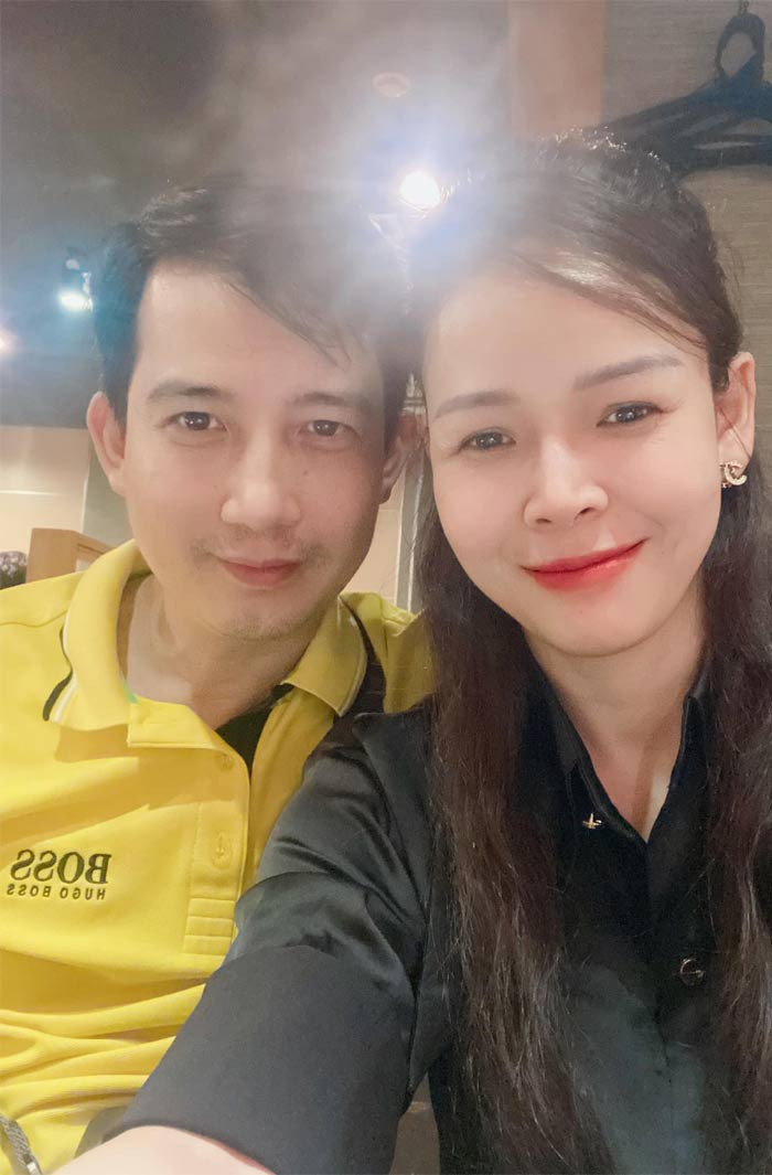 Ngoài đời, Diễm Hương có cuộc sống hôn nhân hạnh phúc với nam diễn viên Hồng Quang. Anh từng đóng chính nhiều phim như: "Vào Nam ra Bắc", "Những ngày cuối cùng trong xà lim án chém", "Hoa hồng trên ngực trái"...