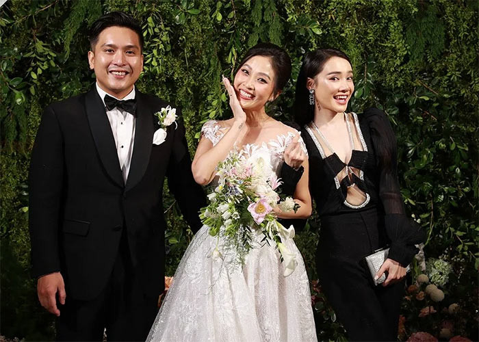 Nhìn kỹ thì thấy bộ jumpsuit này giống hệt trang phục mà Hoa hậu chuyển giới Hương Giang mặc trong một sự kiện cách đó không lâu. (Ảnh: 2dep.vn)