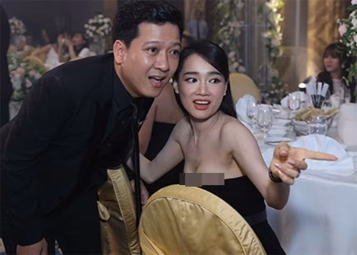 Không kém cạnh Hương Giang, Nhã Phương cũng có những trang phục dự tiệc cực bắt mắt như thế này. (Ảnh: Vietnamnet)